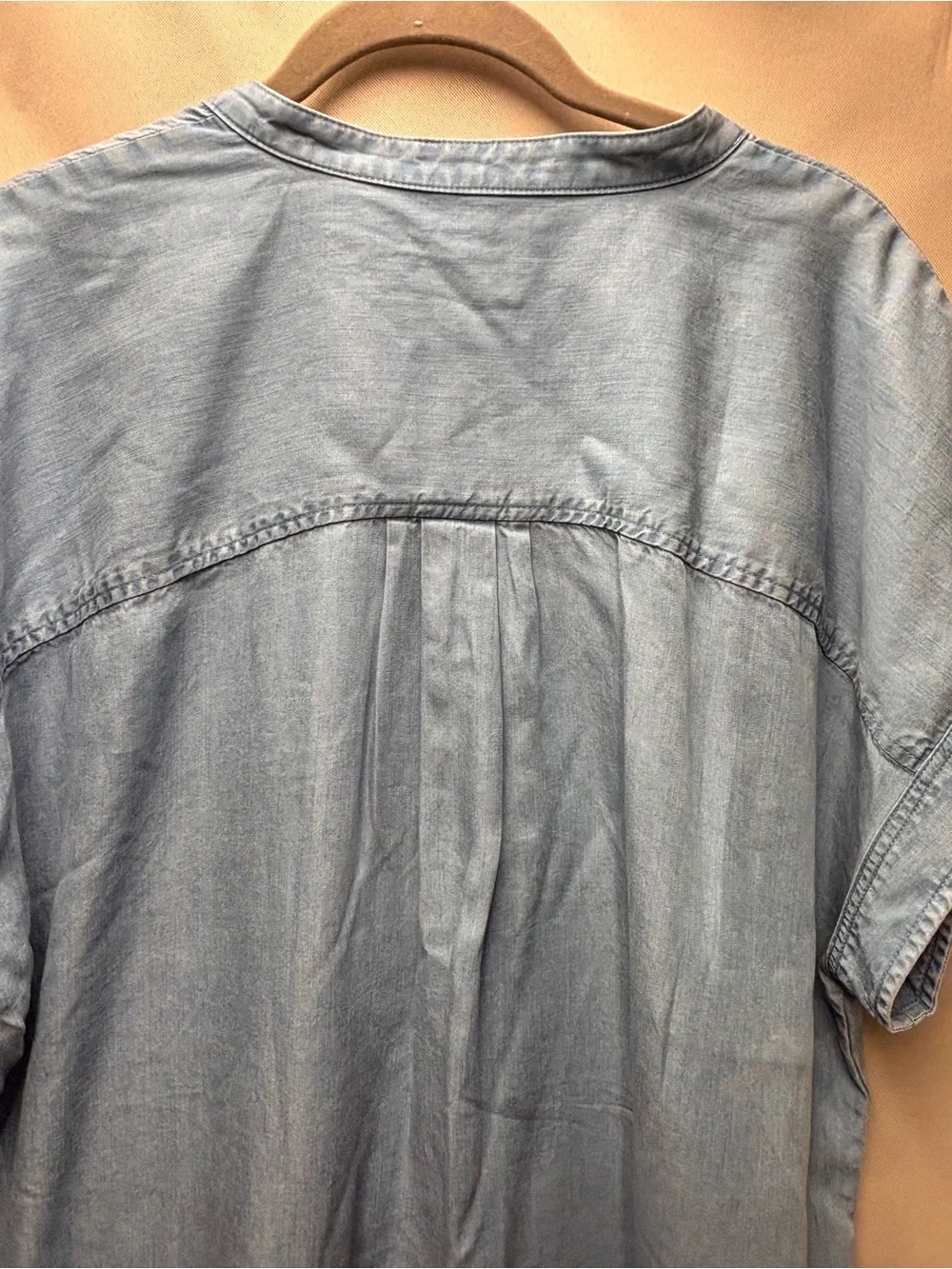 Haven We’ll Within Chambray Short Sleeve V-Neck Top XL - Picture 6 of 6